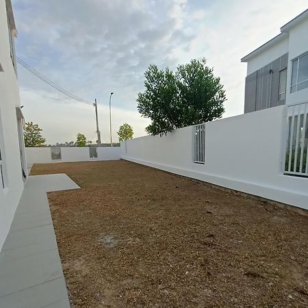 Bungavilla Resthouse Sendayan Porto Dickson Exterior foto